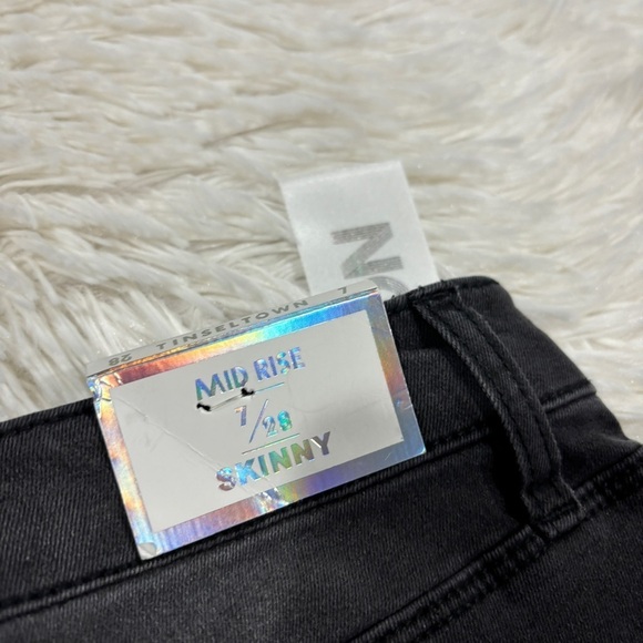 NWT Tinseltown mid-rise Black Denim distressed knee jeans juniors size 7 - Picture 11 of 13